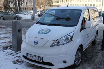Nový elektromobil prinesie mestu Trebišov ekonomické aj ekologické výhody a posilní vozový park mestskej polície