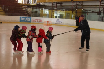 Školský korčuliarsky program už absolvovali aj deti z MŠ na Komenského ulici