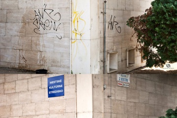 Odstránenie grafitov na budove MsKS