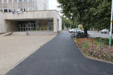 Rekonštrukcia chodníka pri mestskom úrade