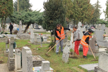 Mestský cintorín pred Sviatkom všetkých svätých