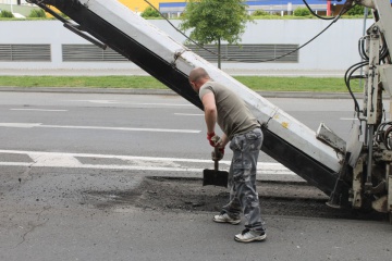 Oprava výtlkov na ulici M. R. Štefánika