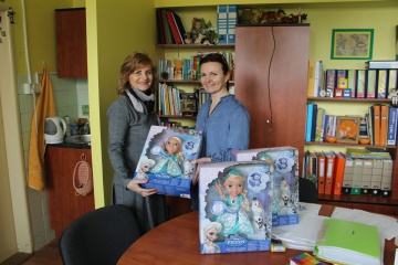 Zástupcovia obchodného domu Tesco podporili deti a sociálne znevýhodnených občanov mesta Trebišov