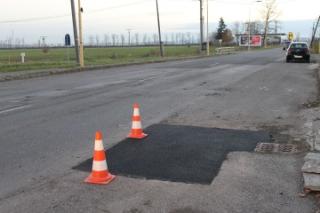 Oprava nedokončených rozkopávok po poruchách vodovodného potrubia na cestách