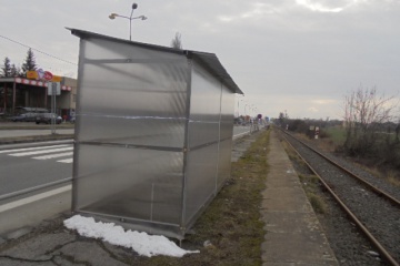 Pracovníci TS mesta osadili novú autobusovú zastávku