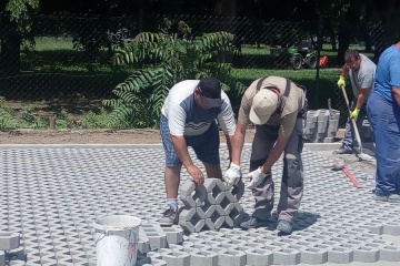 Mesto finišuje s budovaním parkovacej plochy na sídlisku JUH