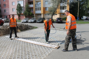 Mesto Trebišov buduje parkovacie miesta vo viacerých lokalitách