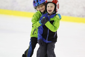 Mesto Trebišov pripravilo bezplatné kurzy korčuľovania pre najmenších