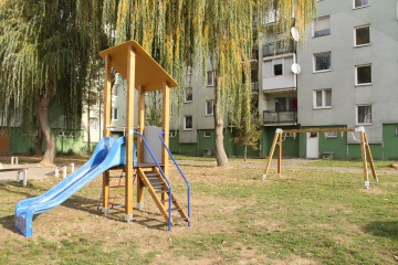 Začiatkom novembra Mesto Trebišov vybudovalo ihrisko na sídl. JUH a zároveň obnovilo detské ihriská vo viacerých lokalitách mesta