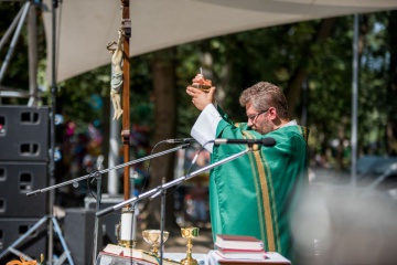 Slávenie svätej omše v amfiteátri (nedeľa 25.8.2019)