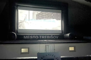 Film „VLNY“ v letnom kine pod hviezdami
