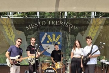 Kapela Mitoda na mestskom amfiteátri v Trebišove