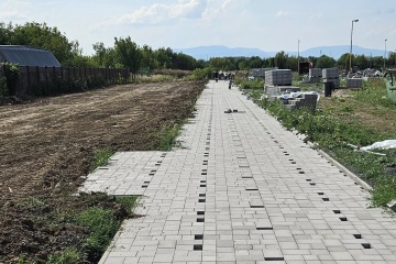 Práce na rozširovaní cintorína pokračujú terénnymi úpravami