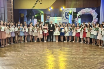 Venčekový ples ôsmakov zo ZŠ Komenského ulici