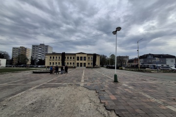 Začína sa revitalizácia Námestia Štefana Boleslava Romana