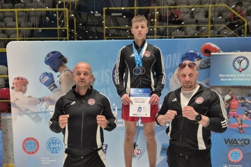 Trebišovský kickboxer Matúš Eštok ml. s medailovou zbierkou z Kežmarku